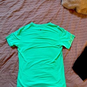 Mens lululemon v neck size large in green